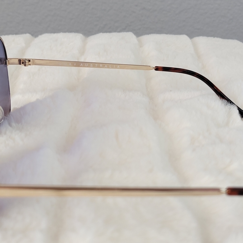 QUAY // ltd ed oversized aviators gold frames navy peach fade lenses - Picture 12 of 16